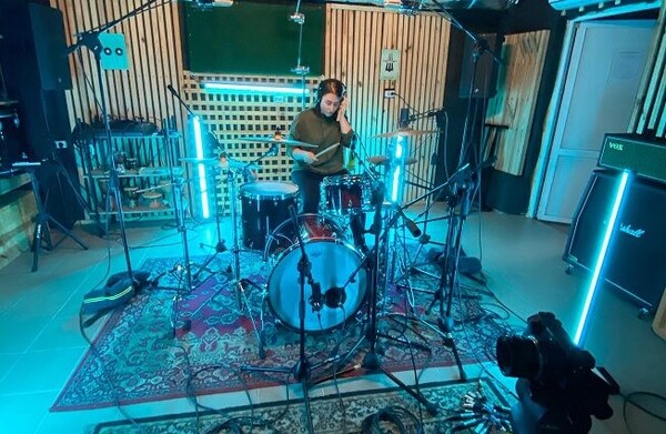 Blink-182-Bored-To-Death-Drum-Cover-7-653X426.Jpg.pagespeed.ce.vk0Icayxxr.jpg