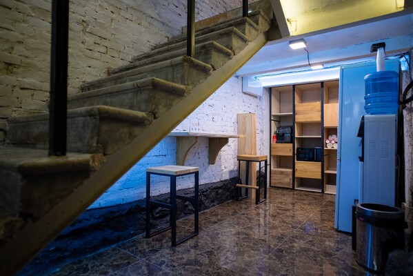 Checkpoint Drumschool Entrance Under stairs