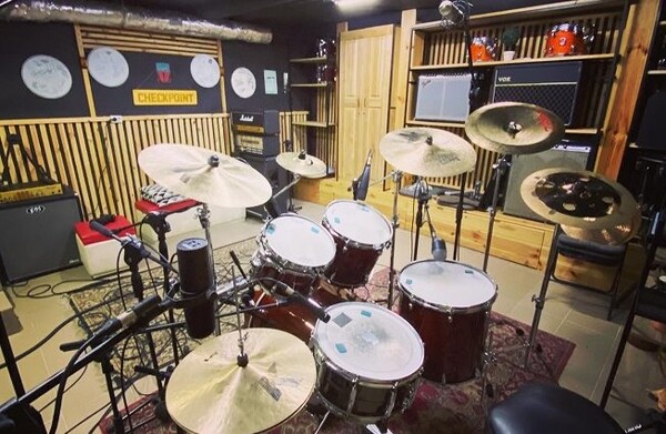 Drum-Cover-Recording-653X426.Jpg.pagespeed.ce.mh1Xiwggxz.jpg